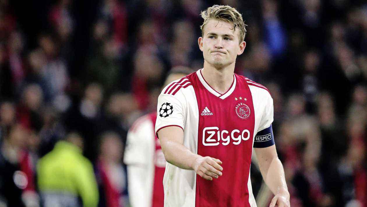 包含阿贾克斯迎意大利杯关键赛，清晨战术微调，话题不断，团队化学反应显著的词条